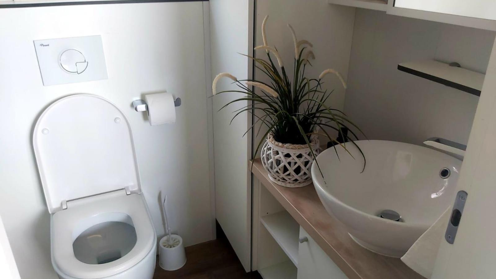 Mobile Home Apartment Camp Кленовица Екстериор снимка